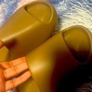 I am selling Yeezy adida slides, US 6.5/ UK 6